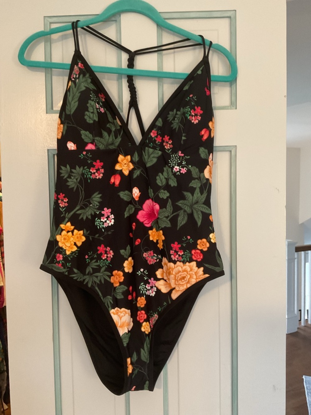 Cupshe Black Floral V Neck One Piece Swimsuit. New without tags XL